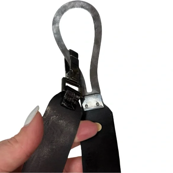 Carlisle Black Croc-Embossed Leather Belt with Sculptural Silver Buckle, Small - Picture 8 of 13